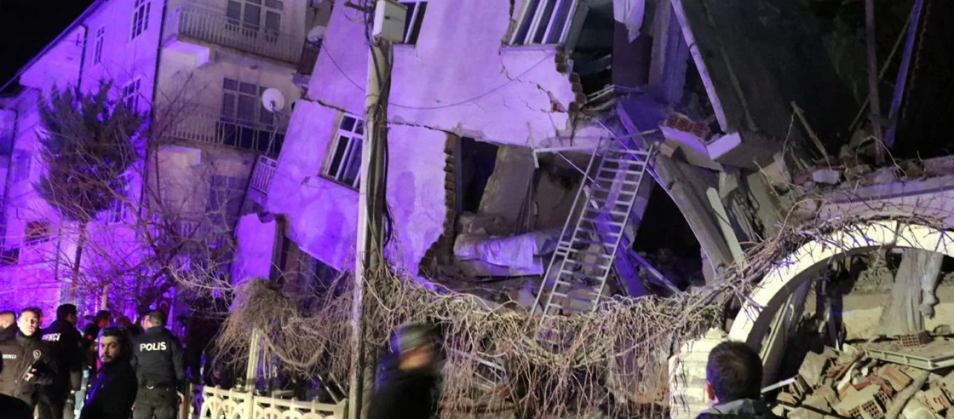 Τουρκία: Στα οκτώ τα θύματα από την ισχυρότατη σεισμική δόνηση των 6,8 Ρίχτερ